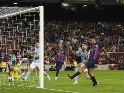 Soccer Football - LaLiga - FC Barcelona v Celta Vigo - Camp Nou, Barcelona, Spain - October 9, 2022 FC Barcelona's Pedri scores their first goal REUTERS/Albert Gea