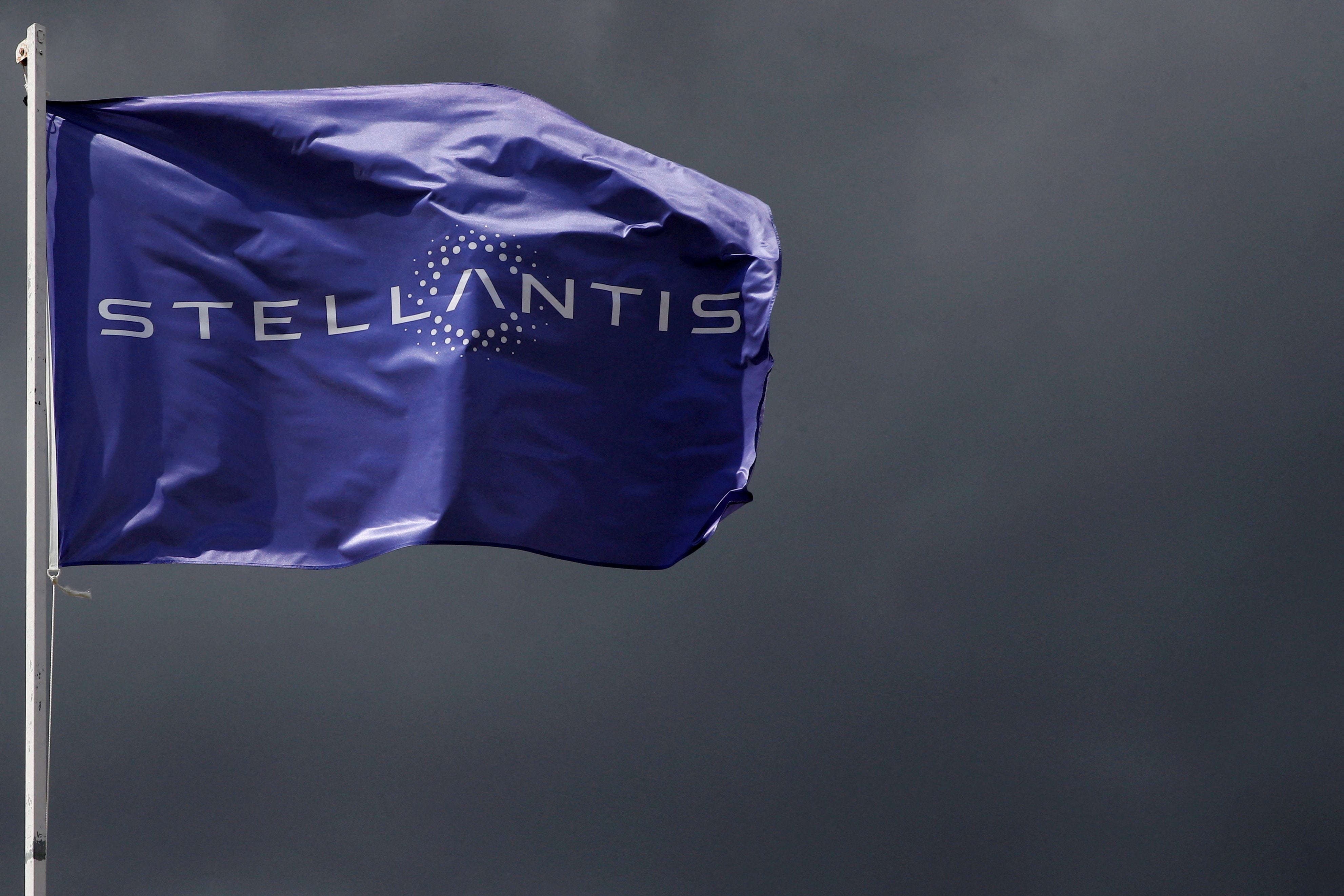 Stellantis obligó a teletrabajar a 400 empleados para despedirles el primer día por videollamada