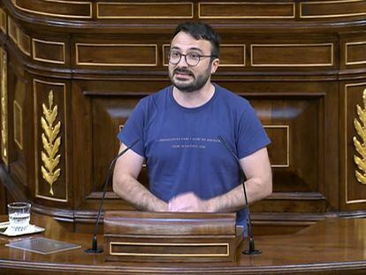 El diputado de la CUP Albert Botran, durante la intervención en la que se le retiró la palabra por hablar en catalán, el pasado 17 de mayo.