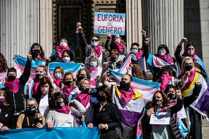 Manifestación a favor de la 'ley trans' en las puertas del Congreso el 17 de marzo en Madrid.