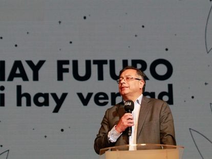 Gustavo Petro pronuncia un discurso durante la presentación del informe final de la Comisión de la Verdad, en Bogotá, el 28 de junio de 2022.