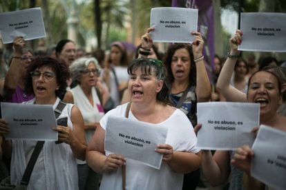 Protestas ayer en Barcelona donde se juzgaba un caso de violación en Manresa. 
 