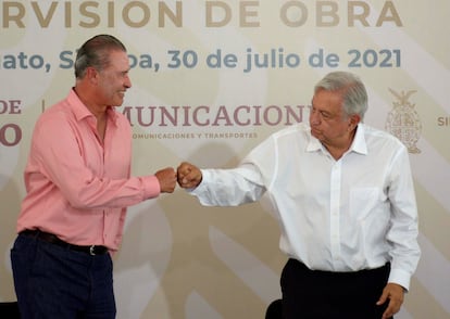 Quirino Ordaz, futuro embajador de México en España, saluda al presidente López Obrador.