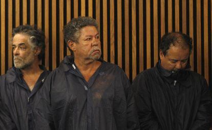 Onil Castro (i), Pedro Castro y Ariel Castro (d) son detenidos el 9 de mayo de 2013 por el secuestro de Michelle Knight, Amanda Berry y Gina DeJesús.