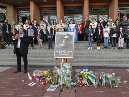 Homenaje al profesor asesinado Samuel Paty, en Poissy, cerca de París, el pasado octubre.