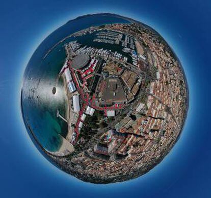 Vista aérea del recinto ferial y la ciudad de Cannes.