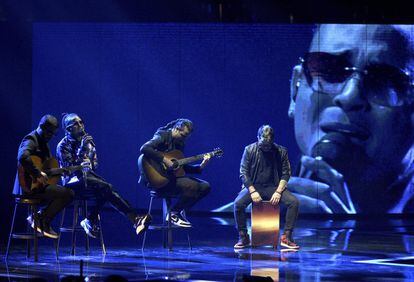 Ozuna se presentó en el escenario de los Grammy Latinos 2018 con sus temas 'El Farsante' y 'Única'.