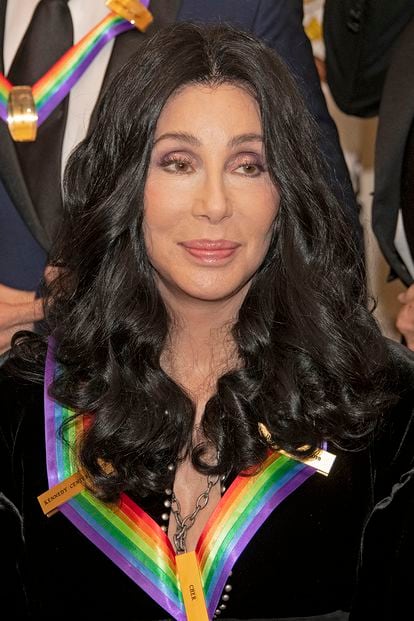 Cher (72 años)
Lo cierto es que esperábamos algo más de esta diosa del pop. Tal vez se centra demasiado en anunciar su –a todas luces– frenética actividad en el mundo del espectáculo con la promoción de su nuevo disco y sus diseños de ropa. Poca interactuación con sus fans.