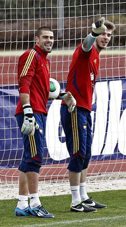 Valdés y De Gea, en un entrenamiento de la selección.