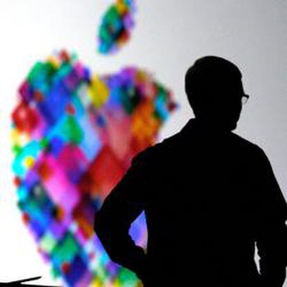 Sombra de Tim Cook sobre la manzana de Apple en la WWDC 2012.