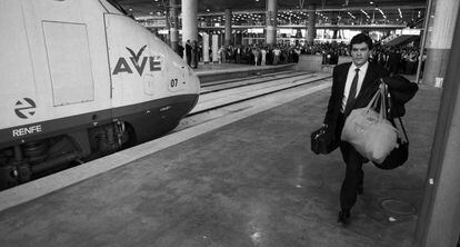 Ambiente en la estación de Atocha antes de la inauguración.