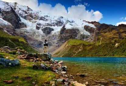 Lago Humantay, en la ruta a Machu Picchu por el sendero de Salkantay, en Perú.