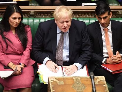El primer ministro del Reino Unido, Boris Johnson, en la Cámara de los Comunes durante una sesión de control