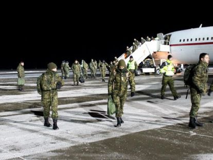 El destacamento espa&ntilde;ol Ambar, a su llegada a la base a&eacute;rea de &Auml;mari (Estonia).
