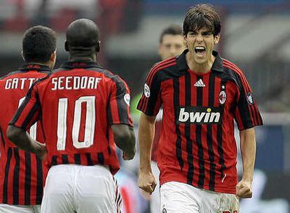 Kaká, junto a Seedorf y Gatusso
