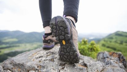 Feudo Niño Enmarañarse Por menos de 50 euros e impermeables: las zapatillas de 'trekking' para él  y ella con las que salir de excursión a la montaña | Escaparate | EL PAÍS