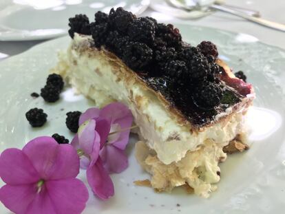 Y atención a las patatas fritas que sirven de acompañamiento. De postre son obligadas, sobre todo para los más dulceros, las tartas de limón y de moras. (Tarta de moras)