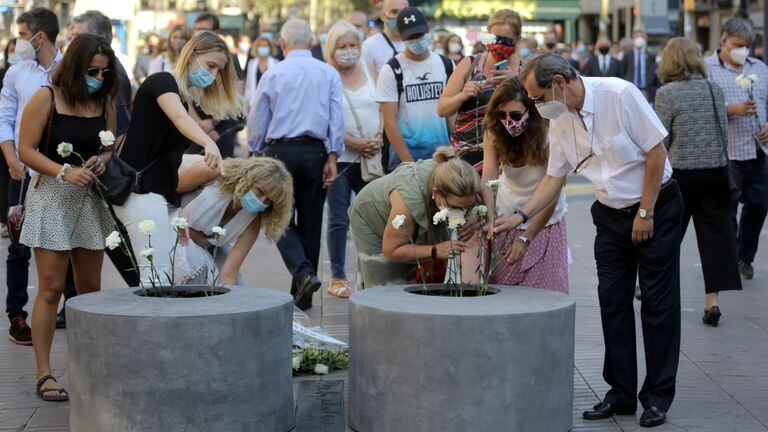 Aniversario del 17A: así se vivió el homenaje a las víctimas de los  atentados en la Rambla de Barcelona | España | EL PAÍS