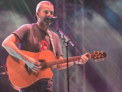 Pau Donés, en un concierto en Tres Cantos (Madrid) en junio de 2018. En el vídeo, el legado del cantante.