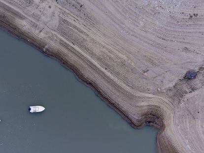 Embalse de Buendía, en la cabecera del Tajo, en noviembre, cuando estaba a solo el 10% de su capacidad por la sequía.