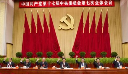 Miembros de la cúpula del Partido Comunista Chino, en una reunión celebrada hoy en Pekín. A la derecha, Xi Jinping, el próximo presidente.