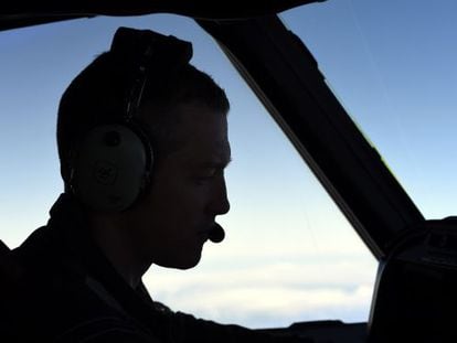 Un piloto neozeland&eacute;s sobrevuela el oc&eacute;ano &Iacute;ndico