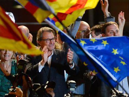 El presidente de la Generalitat, Artur Mas, comparece ante sus seguidires en Barcelona.