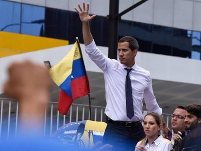 Juan Guaidó en las celebraciones del Día de la Independencia, en Caracas. En vídeo, declaraciones de Guaidó el pasado viernes.