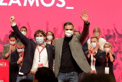 Eneko Andueza and Pedro Sánchez, during the ninth PSE Congress, in Bilbao, this Sunday.