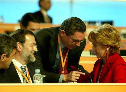 Ángel Acebes, Mariano Rajoy, Alberto Ruiz-Gallardón y Esperanza Aguirre, en el congreso del PP de 2004.
