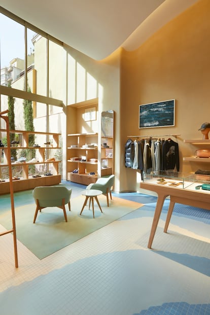 El nuevo local de Hermès se abre a un patio interior que se convierte en un oasis en mitad de la ciudad.