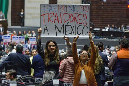 El Congreso tumba la reforma electoral de López Obrador y Morena recurre  por la vía rápida al “plan B” del presidente | EL PAÍS México