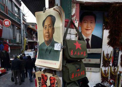 Posters de Mao Zedong y Xi Jinping en Pek&iacute;n, en 2014.