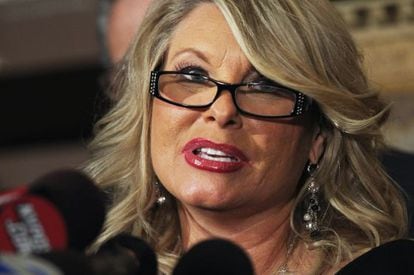 Sharon Bialek relata ante los medios cómo fue acosada por Cain.