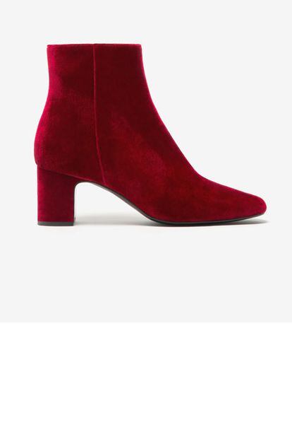 Botines de terciopelo de Uterqüe (99 euros).