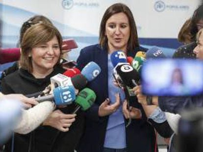 María José Catalá, candidata del PP a la alcaldía de Valencia, (a la izquierda), con la presidenta del partido, Isabel Bonig. 
