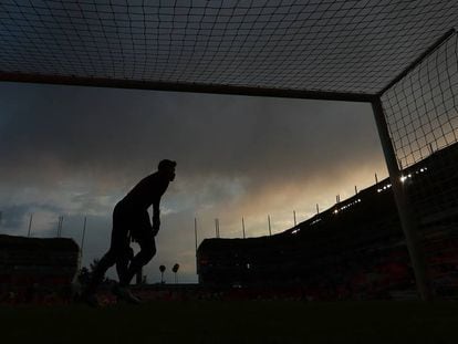 La portería del estadio Victoria en México. 