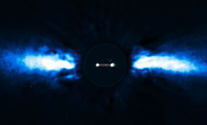 Imagen compuesta del disco de la estrella Beta Pictoris (tapada) y las dos posiciones observadas del planeta, así como indicación de su órbita.