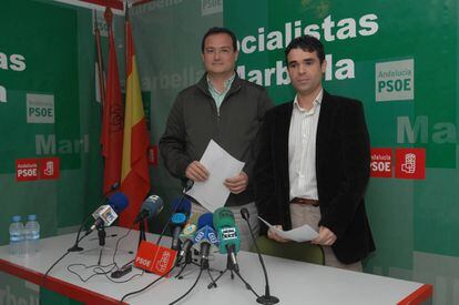 El abogado Jaime Olcina (izquierda) junto al exalcalde socialista de Marbella Jos&eacute; Bernal en 2008. 