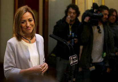 Carme Chacón anuncia en rueda de prensa su abandono de la vida parlamentaria, el 3 mayo de 2016.