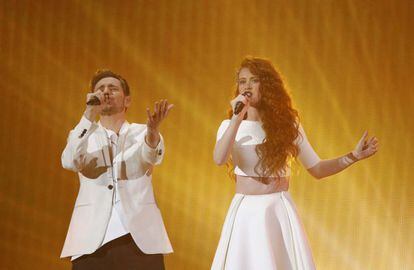 Morland i Debrah Scarlett han interpretat la cançó 'A Monster Like Me' per representar Noruega.