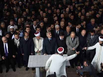 Funeral simbólico por Jamal Khashoggi en la mezquita de Fatih de Estambul este viernes. 