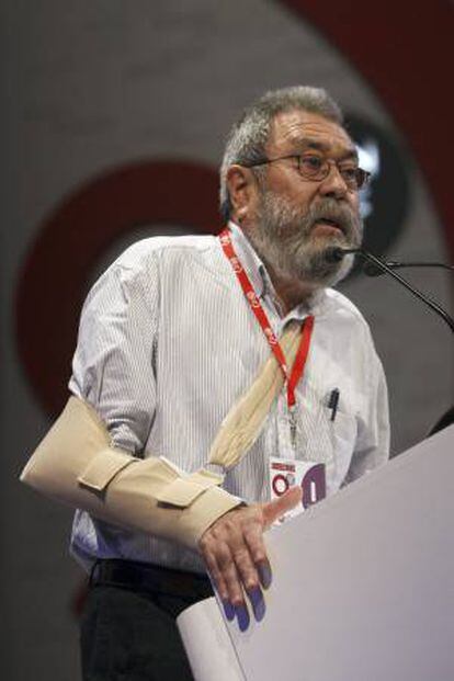 El secretario general de UGT, Cándido Méndez, reclamó hoy una mayor atención para los desempleados de larga duración y alertó del riesgo de que éstos acaben por formar parte de una "generación abandonada". EFE/Archivo