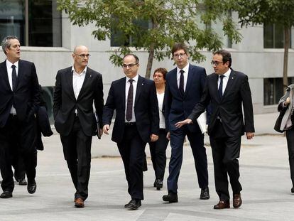 Los exconsejeros llegando a la Audiencia, el 2 de noviembre.