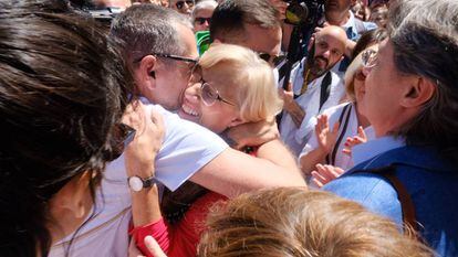 Carmena en la concentración organizada en Cibeles para despedirle.