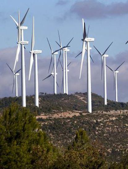 Campo de molinos de viento en Rubió.
