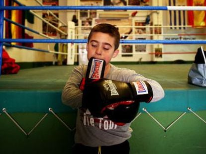 Izan Pérez, campeón de la categoría de benjamines del primer campeonato nacional de boxeo sin contacto para niños.