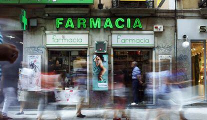 Fachada de una farmacia en el centro de Madrid.