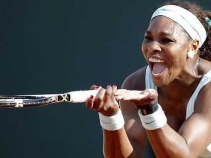 Serena Williams gesticula durante su partido contra la francesa Razzano
