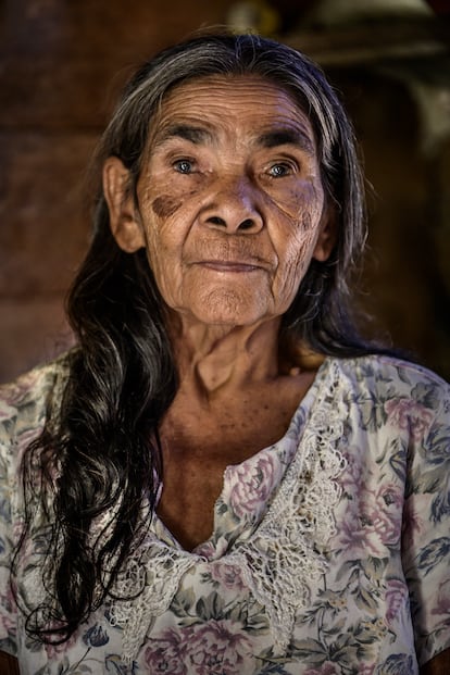 Catalina Pileta del Toro, descendente de ameríndios nascida no Vale do Caujerí, em Guantánamo, Cuba, não sabe ao certo sua idade.  Lembre-se que quando foram registrá-la no cartório, ela já era uma garotinha.  Portanto, embora sua identidade diga que ele tem 87 anos, sua família estima que ele tenha cerca de 92 anos ou mais.  Ela é uma dançarina apaixonada de changüí e é profissional há muito tempo, acompanhando vários grupos musicais em seus passeios pelas comunidades de montanha e dançando para eles os sons tradicionais da região de Guantánamo: o changüí, o negón e o quiribá.
